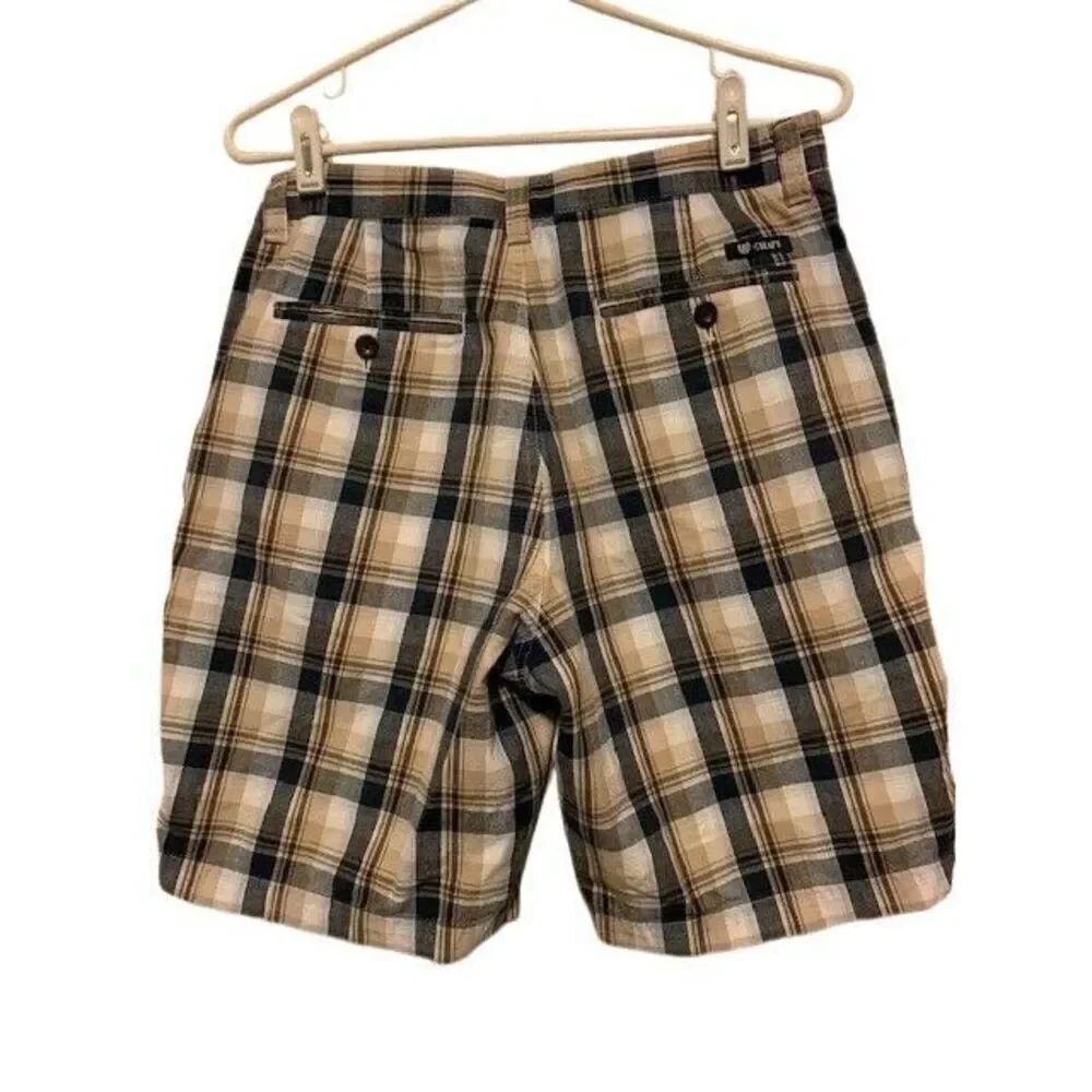 CHAPS SIZE 30 PLAID SHORTS